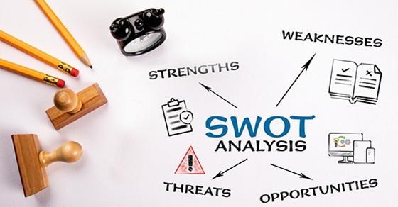 Year-End SWOT Analysis Can Uncover Risks Image